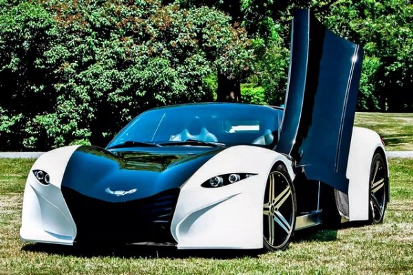 Основателите на базираната в Квебек Dubuc Motors вярват, че електрическият автомобил е съвместим с лукса и естетиката. И с първия си проект правят страховито изглеждащ суперавтомобил Tomahawk. Дизайнерите отиват още по-далеч, като подкрепят съмнителните форми на алуминиевото тяло с два цвята, което само увеличава неприятния ефект.

Първите прототипи се появяват през 2014 г., електрическият автомобил се оформя преди четири години, но пълноценните продажби все още не са започнали. Tomahawk на стойност $150 000 е достъпен за предварителна поръчка, но не е ясно кога ще започнат доставките до клиентите.